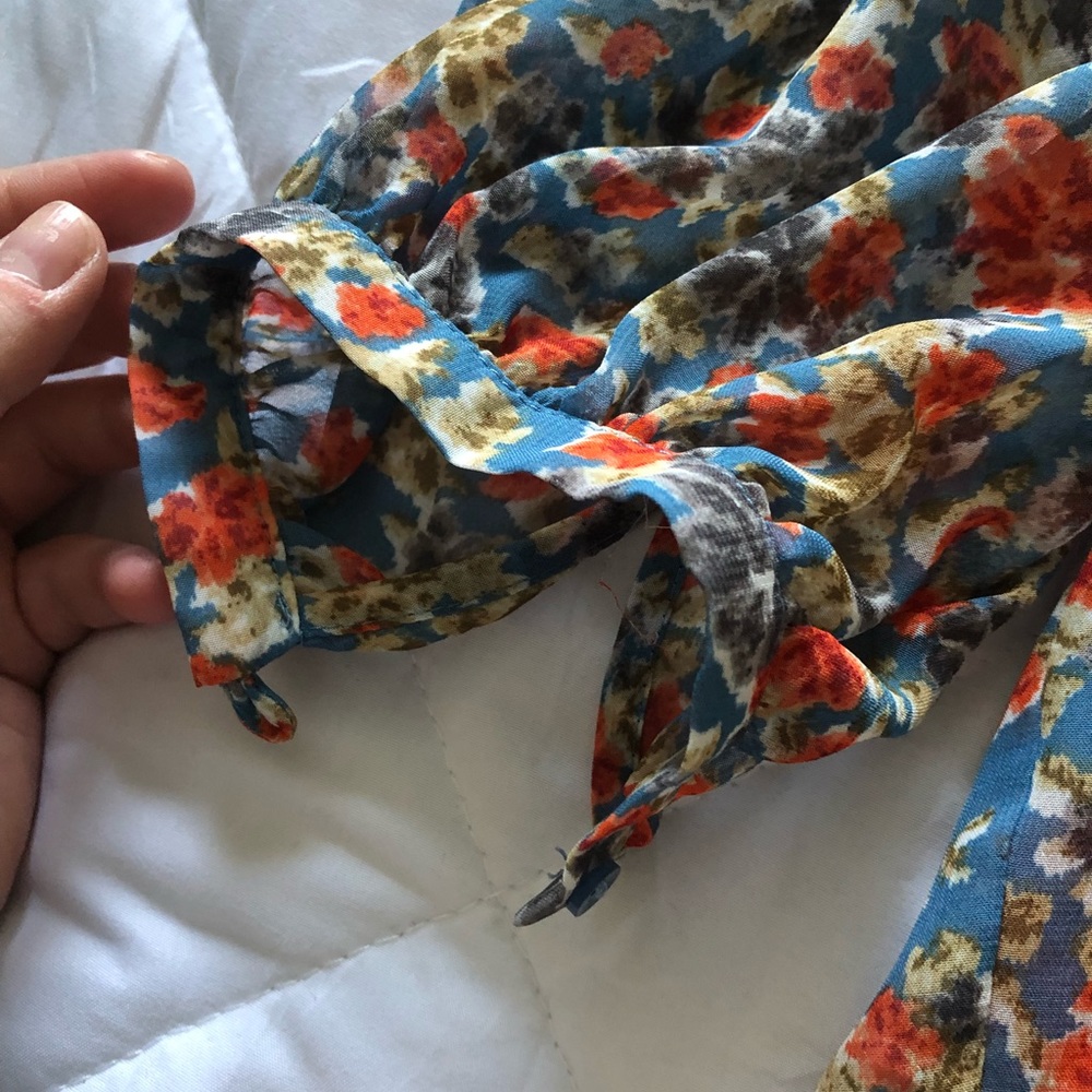 Floral button down - Picture 2 of 7